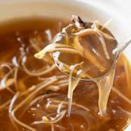 定番ですが、特選中国醤油ベースの【蓬莱本館】ならではの味わいです。