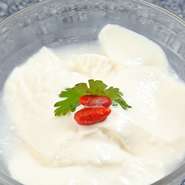 お店自慢の自家製杏仁豆腐を是非どうぞ。