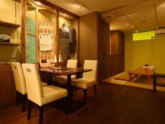 日頃の喧騒を忘れて、くつろぎの時間を過ごせる店