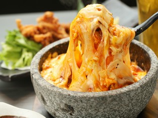 トロ～リ、アツアツを味わって『名物！チーズダッカルビ』
