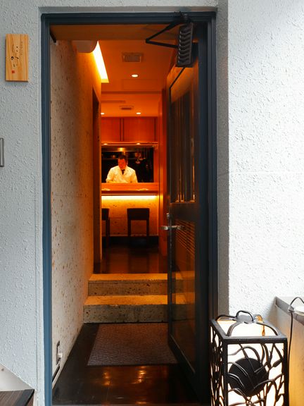 秋葉原の駅近の隠れ家。大切な方々を美味しく粋におもてなし