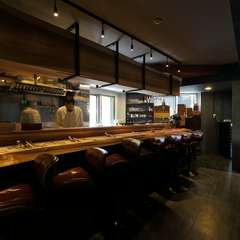 一人でワインとおつまみを少し。そんな使い方も楽しいお店