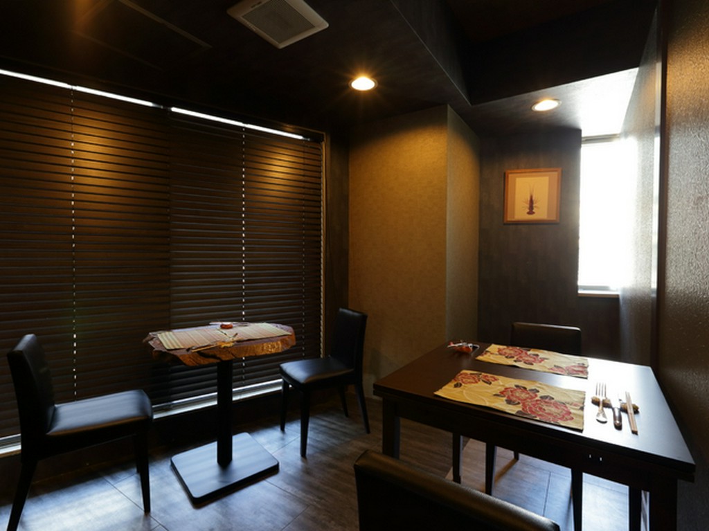 心がほぐれる料理と店内空間でお客様同士がより親密に