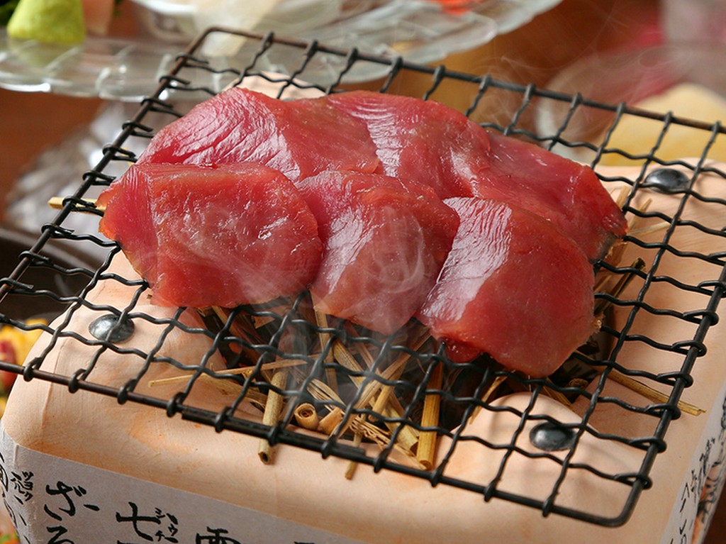 わら焼きの定番！豪快鰹のわら焼き