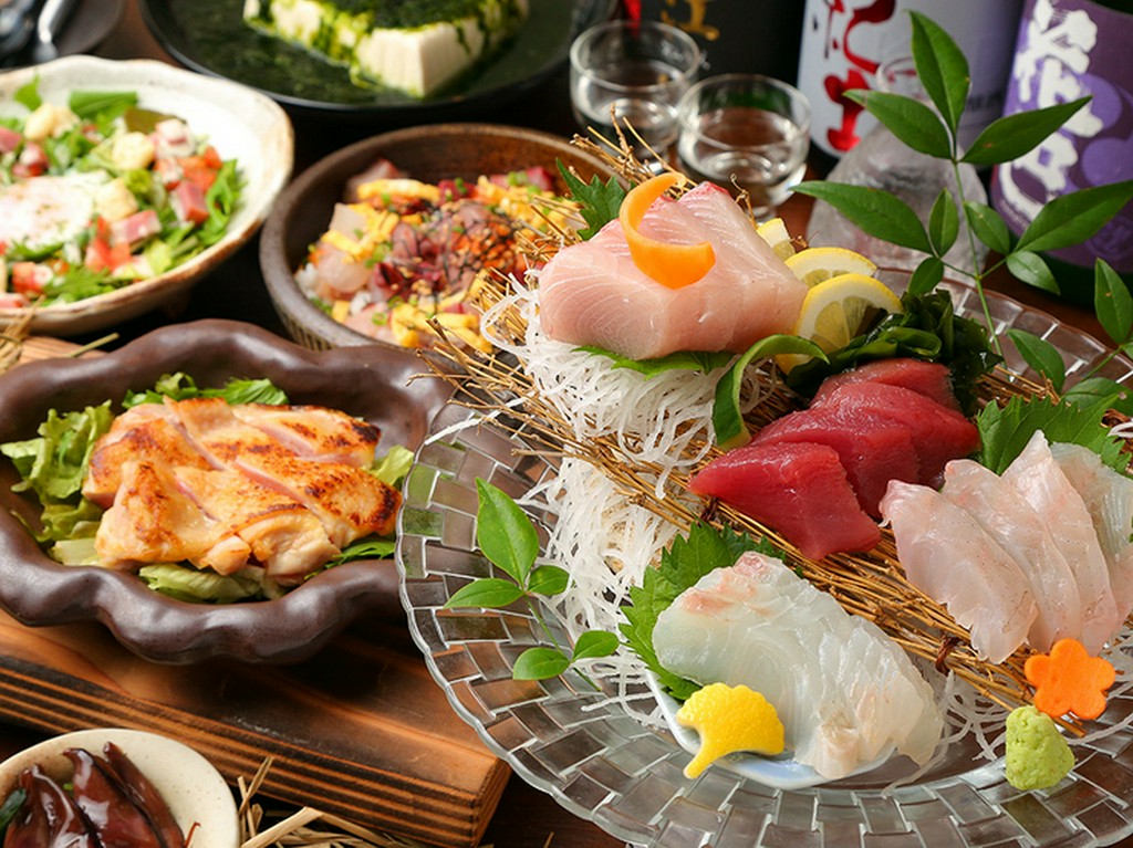 「お刺身盛合せ」と「わら焼き」のけんしん亭の2大名物がどちらも楽しめるコースです。
