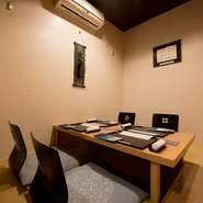 最大10名まで入れる個室のお座敷は家族のお祝いにうってつけです。両家の顔合わせや結納のような縁組みの席にも対応しています。そのほか、桃花・端午の節句や還暦など、さまざまなの節目のお祝いにもおすすめです。