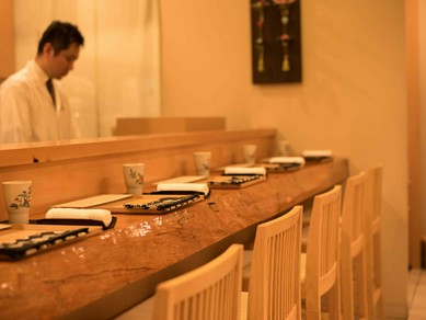 料理に寄り添う、選びぬかれた日本酒