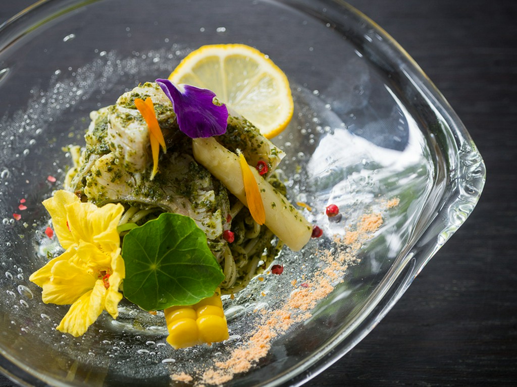 ピンクペッパーと岩塩でシンプルにいただく『ニゴイのパスタ』