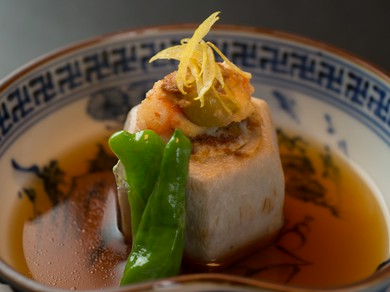 四季折々の料理にきれいに寄り添う、地元・伏見の酒をご提供