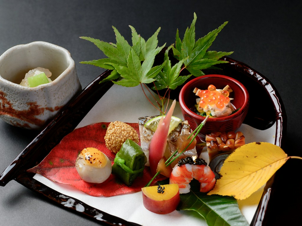 季節が器に舞い降りたかのような彩りと味わい『前菜 八寸』