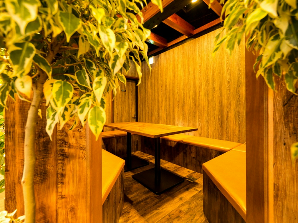 “庭園”の中に隠れ家風個室が！　記念日パーティーなどにどうぞ