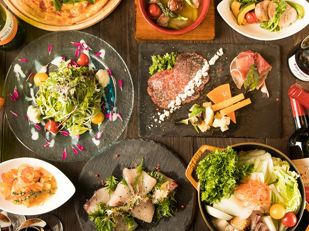 選べる鍋コースをご用意！他にも日替わりピザなど宴会を盛り上げる料理大集合♪各種宴会にもおすすめです！