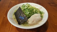 細麺のとんこつと京都・九条ネギの組み合わせが奏でる独特の香ばしさ『九条ネギラーメン』