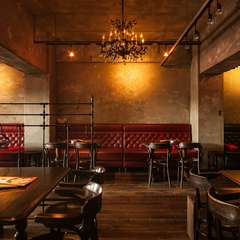 どのアングルからも絵になる、アンティーク空間