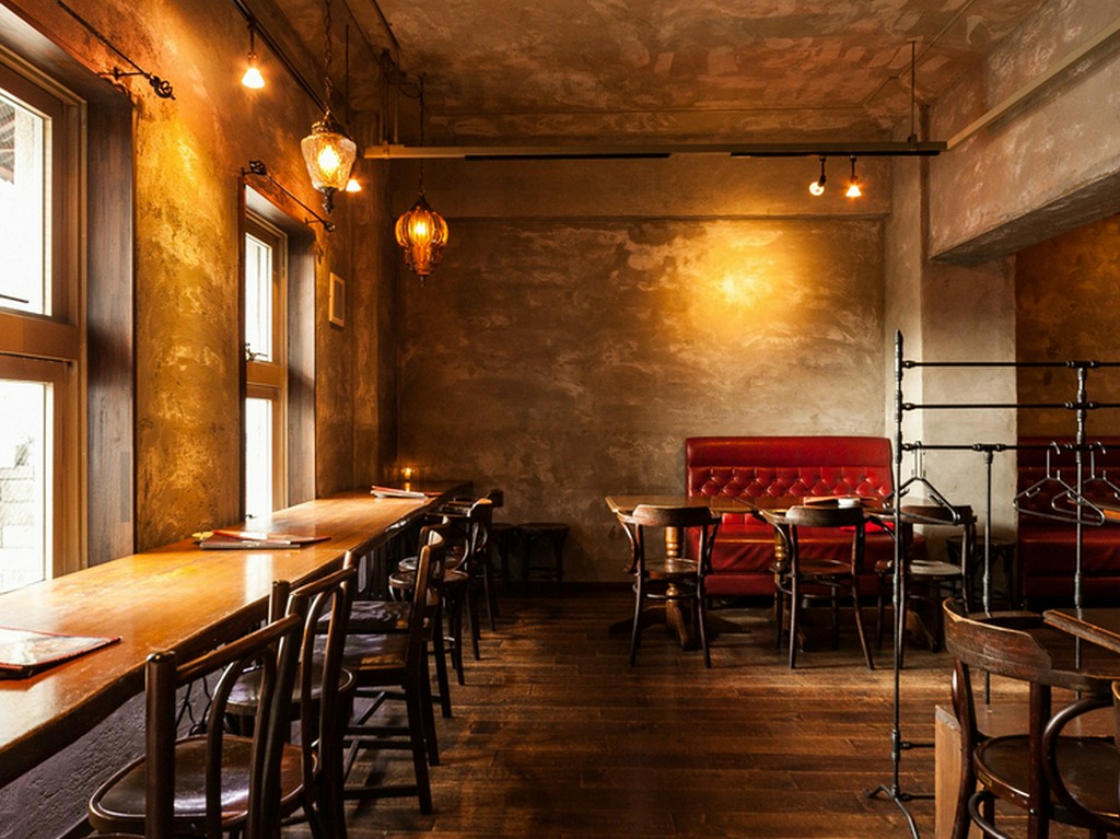 窓側カウンター席はカップルにおすすめ