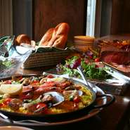 貸切でご利用の場合はビュッフェスタイルも可能です。
写真のメニューは一例です。