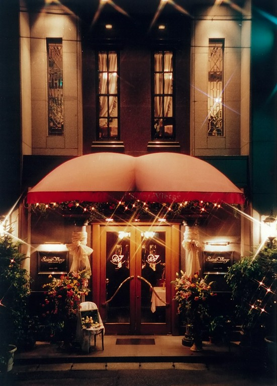 入る前から期待にドキドキが止まらない、素敵な佇まい