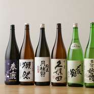 京都の地酒をはじめ全国の銘酒を20種類ほど揃えています。京都のお酒は、飲食店でしか飲めない『月桂冠　伝匠』をはじめ、佐々木酒造、玉乃光など味わい深い銘酒ばかり。