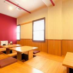 幅広い年代のかたに好評。脚を伸ばせる掘りごたつの座敷