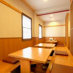 少人数から最大20名まで。親しい仲間と焼き鳥宴会はいかが？