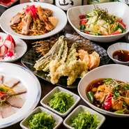 自慢の錦爽どりを惜しみなく使用したコース料理は、熊本産野菜や長崎港直送の魚など鶏料理以外も充実。3時間というゆっくりできる時間設定もうれしい。