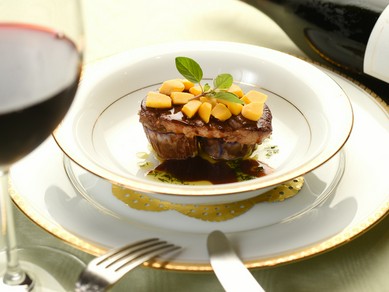 美味しいコース料理を堪能しながら、特別な日をお祝い