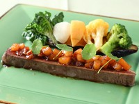 ・季節のスープ
・本日の肉料理 又は 魚料理（お尋ね下さい）
（黒毛和牛は＋400円UP）
・パン（お好きなだけ）
・デザート 又は フランス産チーズ
・コーヒー 又は 紅茶 又は ハーブティー 