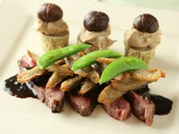 ・オードブル
・季節のスープ
・本日の肉料理(＋1,000円で黒毛和牛の肉料理へフォアグラをお付け致します。 ※要予約)
・パン（お好きなだけ）
・デザート又はフランス産チーズ
・コーヒー又は紅茶又はハーブティー
