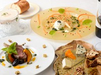 ・オードブル
・スープ
・魚料理(＋1,200円で伊勢海老一匹に変更可能 ※要予約
・お口直し
・肉料理(＋1,000円でﾌｫｱｸﾞﾗをお付け可能 ※要予約 
・パン
・ﾃﾞｻﾞｰﾄorﾌﾗﾝｽ産ﾁｰｽﾞ
・食後のお飲み物 