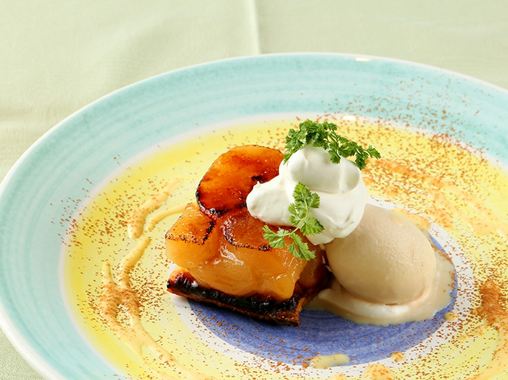 旬のフルーツをふんだんに使用したデザート