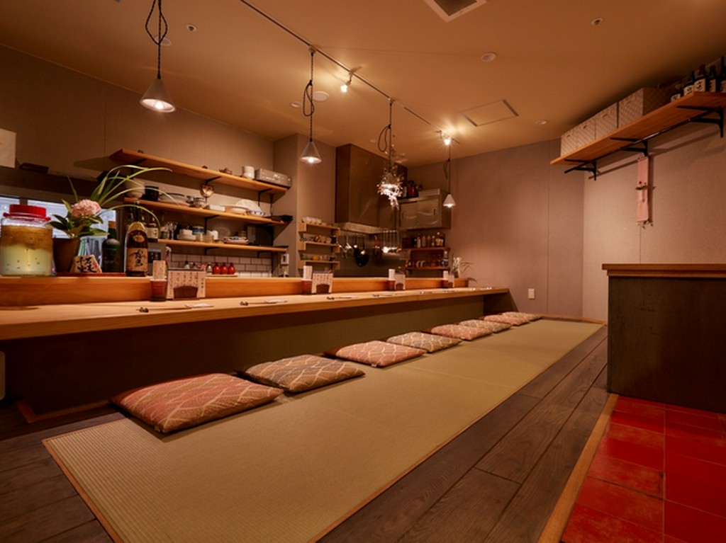 和の空間感じるお洒落な雰囲気でお食事はいかが