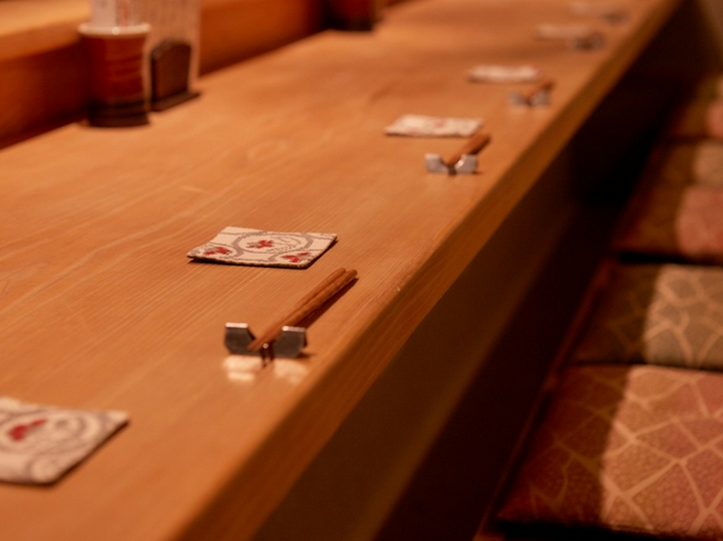 小物にもこだわりあり。オシャレな雰囲気の中でディナーを堪能