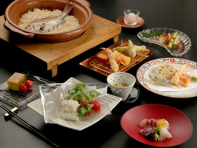 その季節ならではの料理を満喫できる『ご予約限定コース』