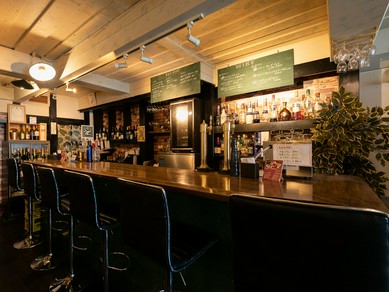 多彩なお酒を用意してお出迎え。ワインペアリングの提案も