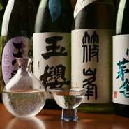 日本酒はその時々で厳選し、常時10種類ほど揃えております。お料理に合わせてでもよし、お酒に合うお料理を選んでもよし、お好みでどうぞ。