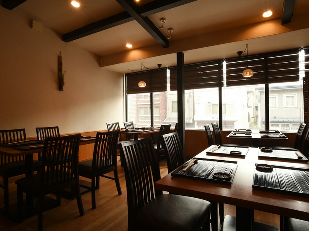 2Fは10名から貸切にでき、最大20名まで使える広々としたスペース