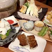 祇園という特別感のある場所柄、接待などのおもてなしにも重宝します。季節の新鮮な食材を使った日本料理を食べながら、その時期に美味しい日本酒を飲むのは、この上ないような贅沢さ。