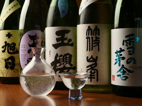料理にそっと寄り添い、美味しさを引き立ててくれる日本酒が充実