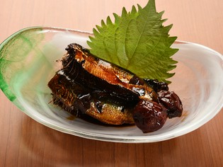 じっくりと煮込んで、柔らかく仕上げた『名物　鰯の梅煮』
