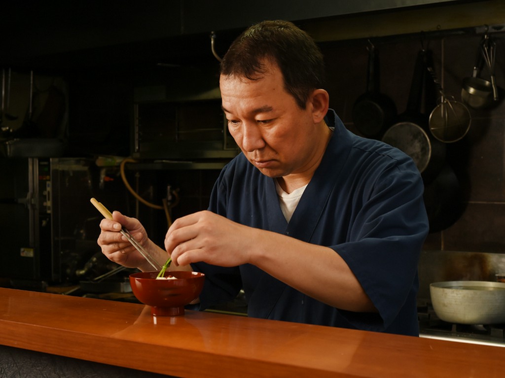 料理を提供するタイミングにも気を使い、心地良さを演出