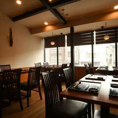 ダークブラウンを基調とした落ち着いた雰囲気