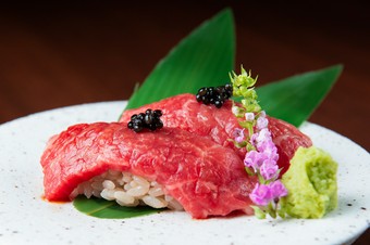 『厳選　尾崎牛　トロ握り』