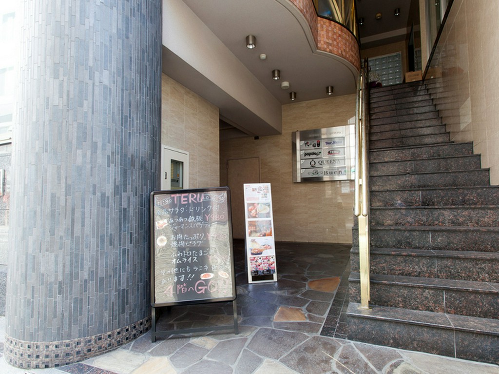 市役所裏のファミリーマートがあるビル4F