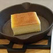 ・チョコレートソース：250円
・マンゴーソース：250円
・キャラメルソース：250円
・ピスタチオソース：300円
・焼きチーズケーキ(単品)：550円
