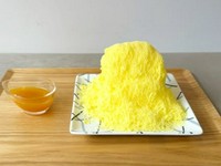 色鮮やかな 定番のマンゴー味♪練乳ソースがマンゴーソースになって新たに登場!!
まずは、どこを食べてもほんのりマンゴー風味のふわふわな かき氷を味わってください
※かき氷単品は200円引き