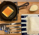 鉄板チーズケーキは、外カリッ！
中フワッ！糸かき氷との、熱い！冷たい！のコラボレーションをお楽しみください🍧
※かき氷単品は200円引き