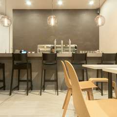 1Fはカウンター & テーブル席