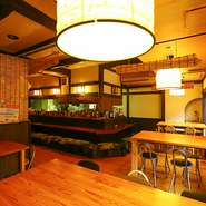 カウンターの掘りごたつはお一人でのご利用に人気です。お店が空いている時など、窓際のお席へのご案内も可能ですので、お気軽にご希望下さい。