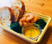 各種定食メニューをテイクアウト可能です。
事前のご予約・ご注文でスムーズにお渡しが可能です。

※一部料理・アヒージョセット(写真)はお値段そのままになります。