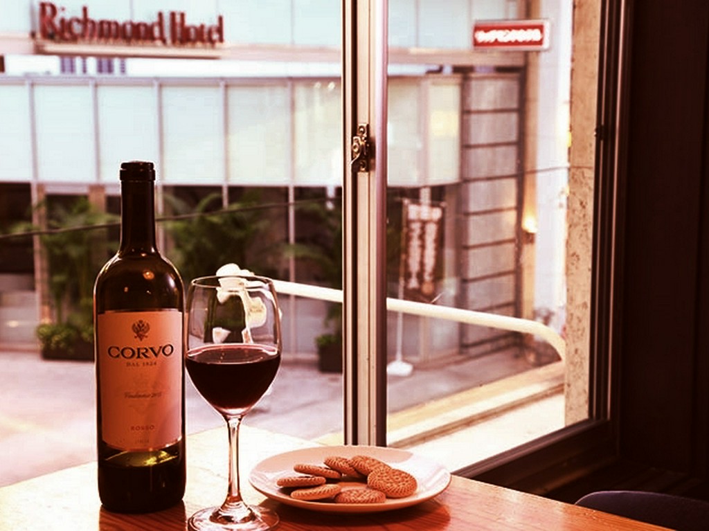 お二人の特別な時間をお祝いすディナーコースをご用意。想い出に残る時間をお楽しみ下さい。